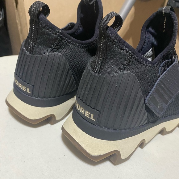 New Sorel Black Kinetic Slip-On Strap Athletic Sneakers 7.5 - Picture 2 of 6